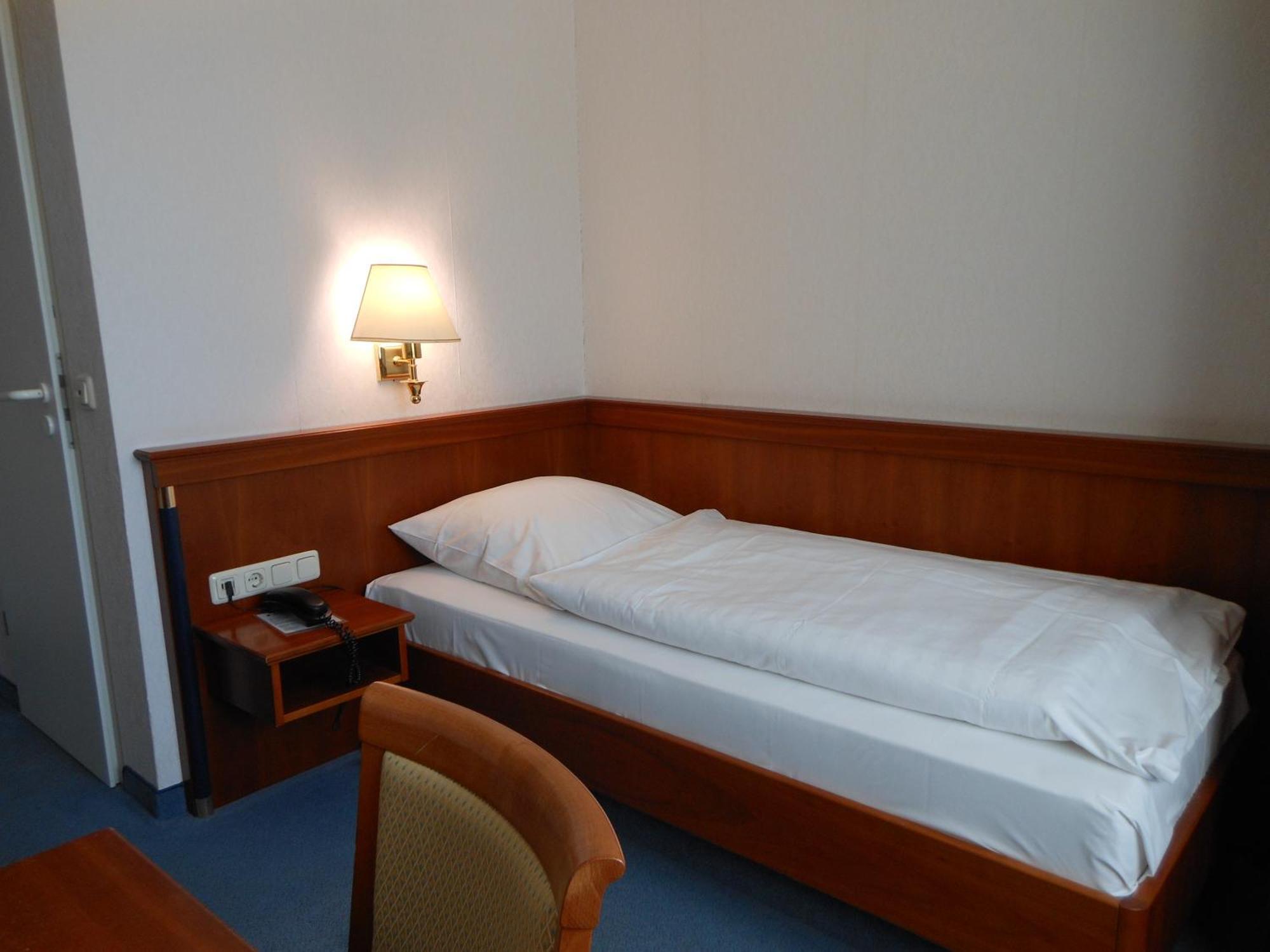 Hotel Pfeffermuehle Borchen Exteriör bild